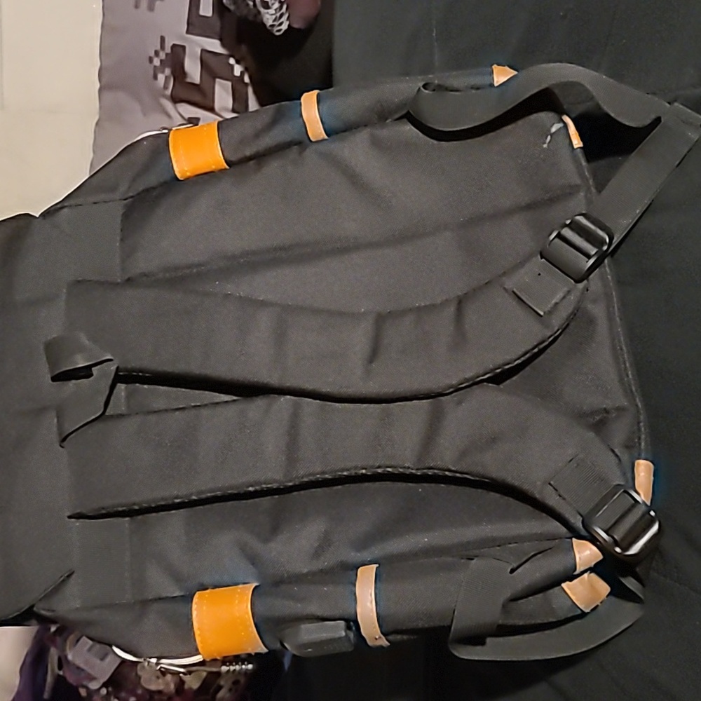 Backpack - Picture 2 of 8
